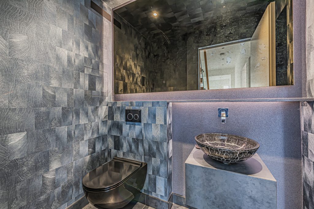 587721 10 | Lead Wolf, Peterborough