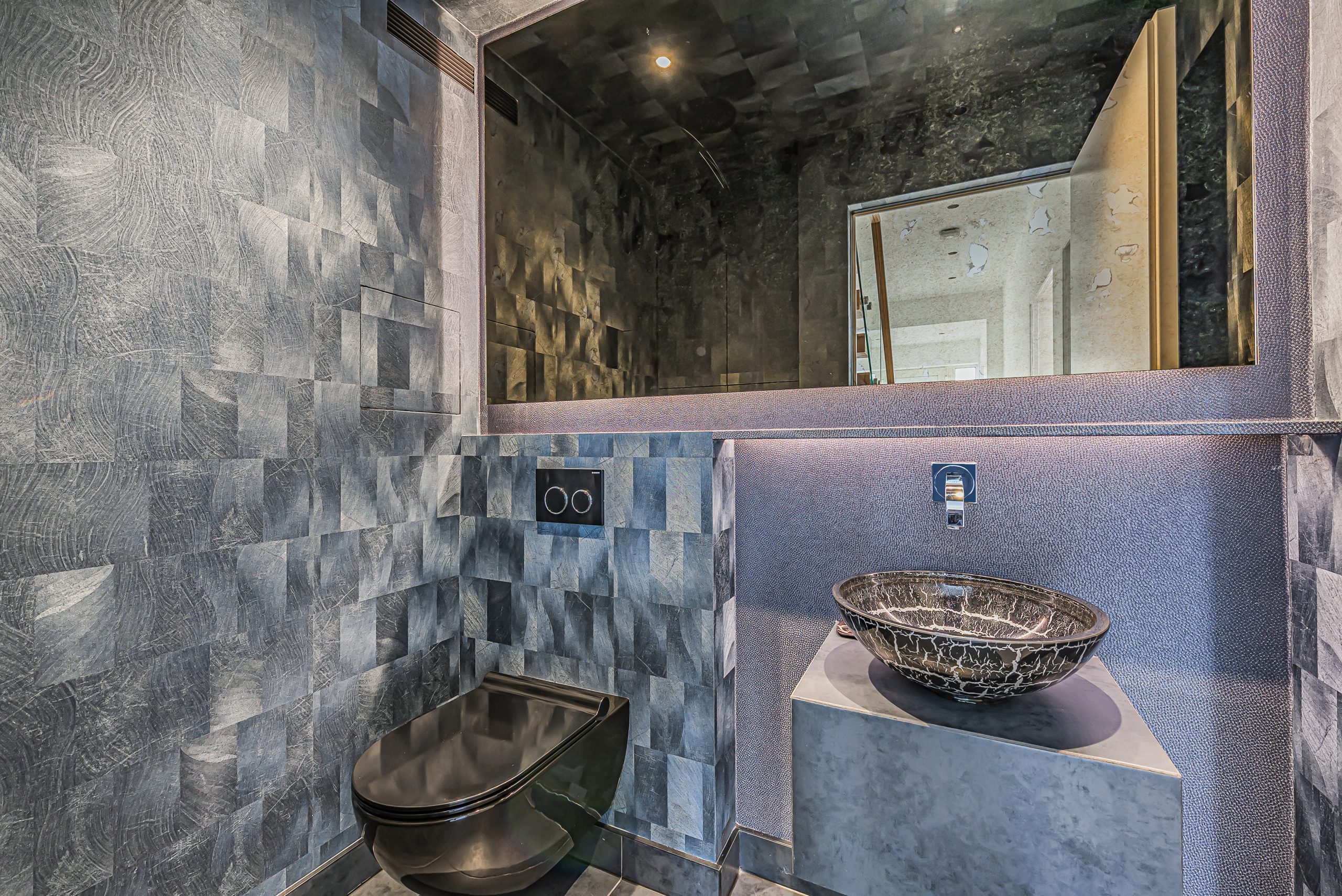 587721 10 | Lead Wolf, Peterborough