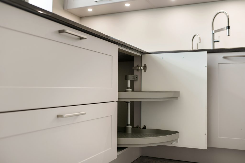 10 Kitchen Corner Storage Carousel Unit With Handled Door | Lead Wolf, Peterborough