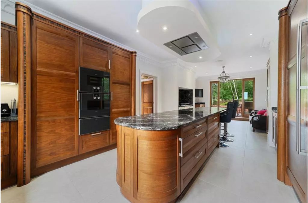 Kitchen island layout | Lead Wolf, Peterborough